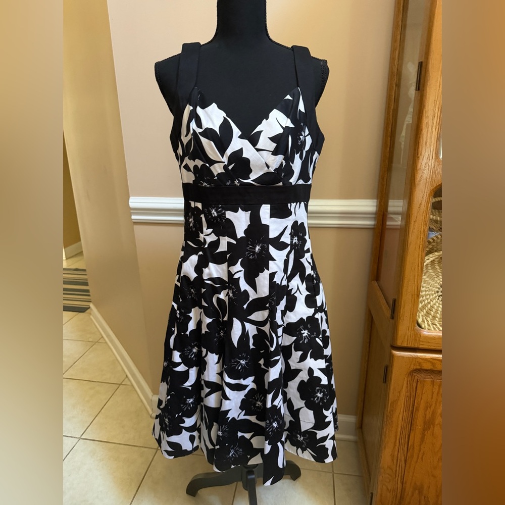 White House Black Market Black & White Strapless Floral Dress